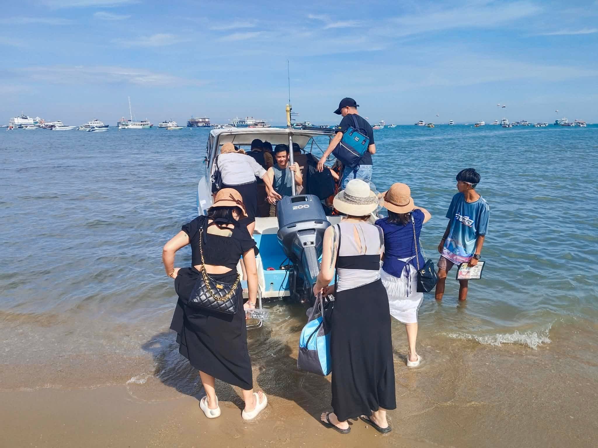 Speedboat to Koh Larn photo 2