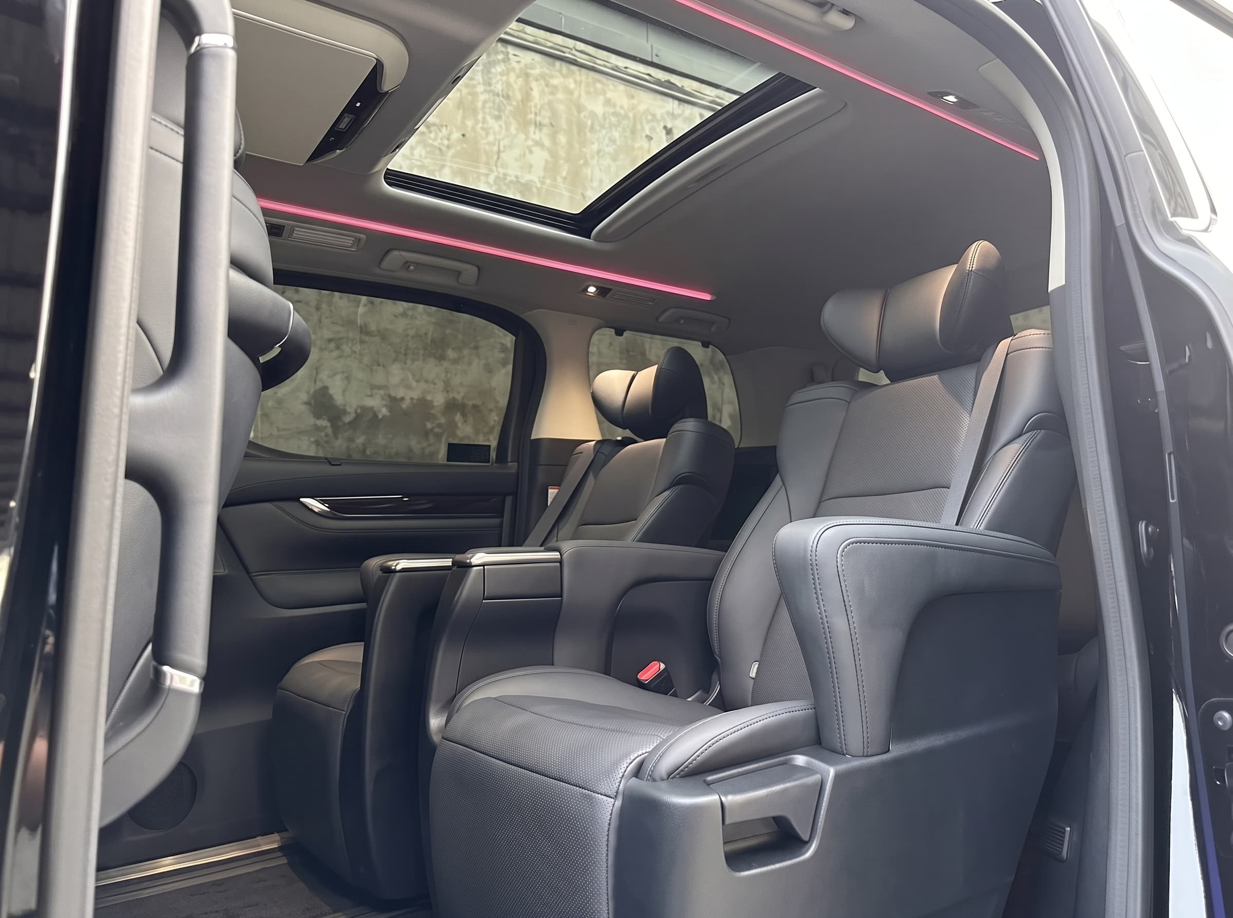 Alphard 30 photo 4