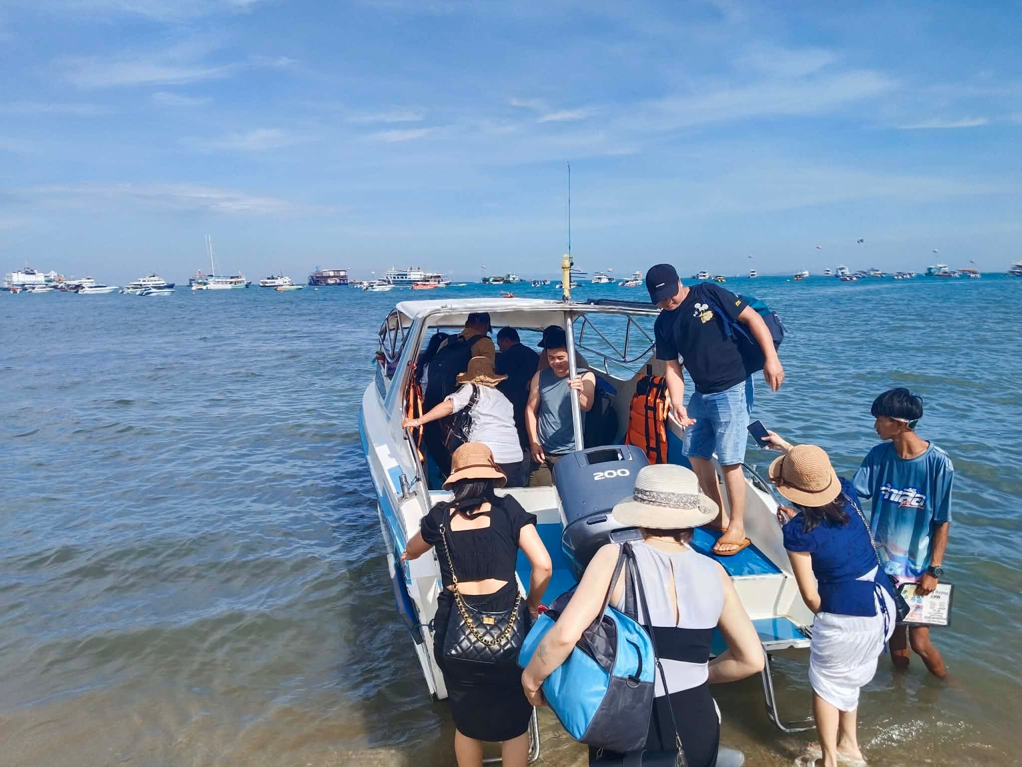 Speedboat to Koh Larn