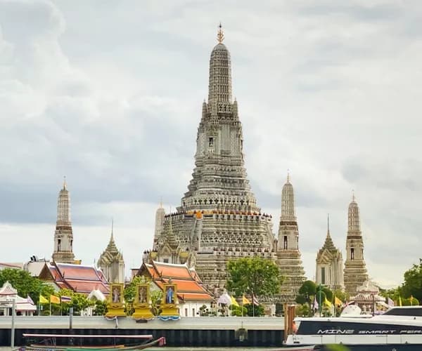 Wat Arun Temple Tour photo 2